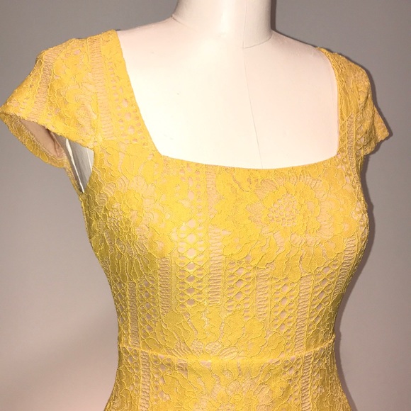 LULUS Marigold Lace Cap Sleeve Dress sz Small - Picture 2 of 8